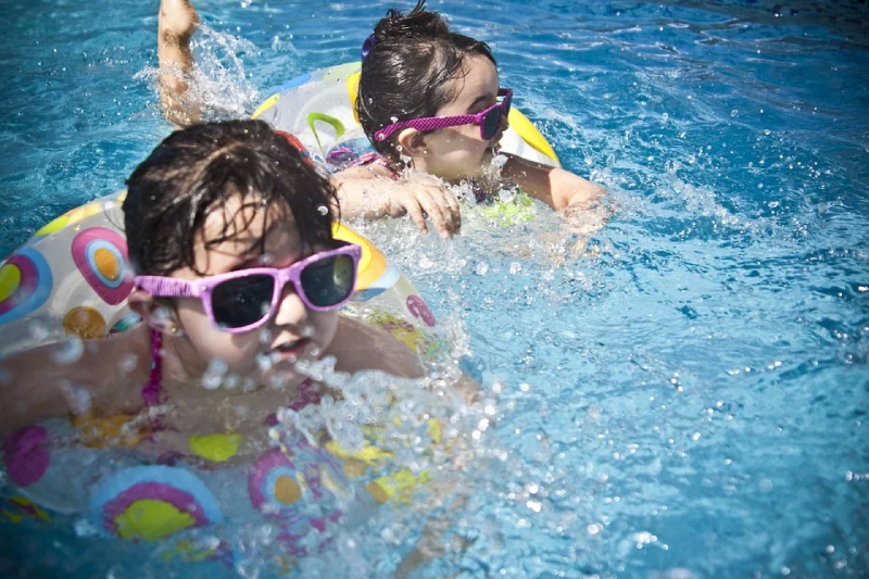 Плавание в бассейне для здоровья ребенка 